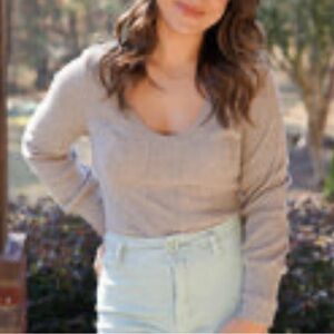 Boutique long sleeve top size small